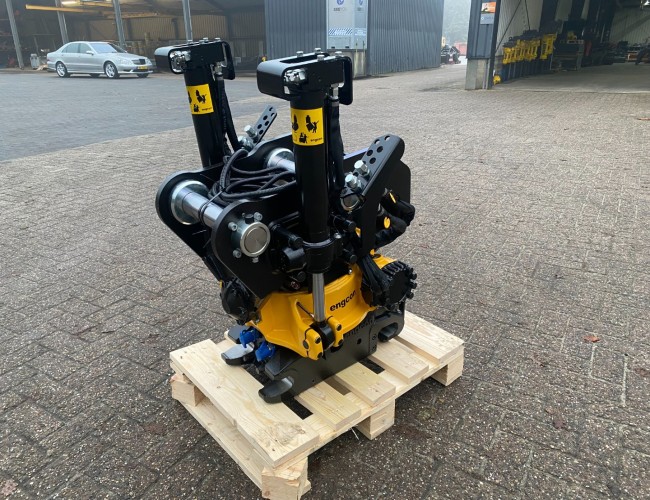 1 Engcon EC209 Tiltrotator KX080-4 - QS45 - SS9 VK8727 | Aanbouwdelen | Draaikantelstuk