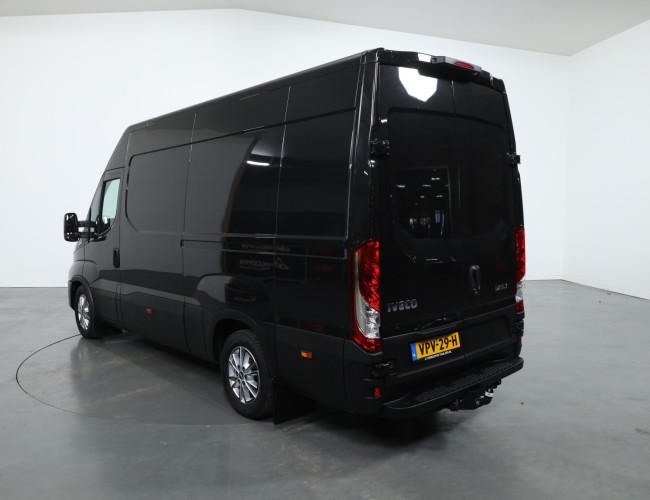 2022 Iveco Daily 35S21 3.0 204pk L3H2 - 3500kg trek - AUT VT560 | Transport | Bedrijfswagens