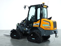 1 Giant G2700 TELE HD+ TRACKS ADV1155 | Wiellader | Mini Shovel