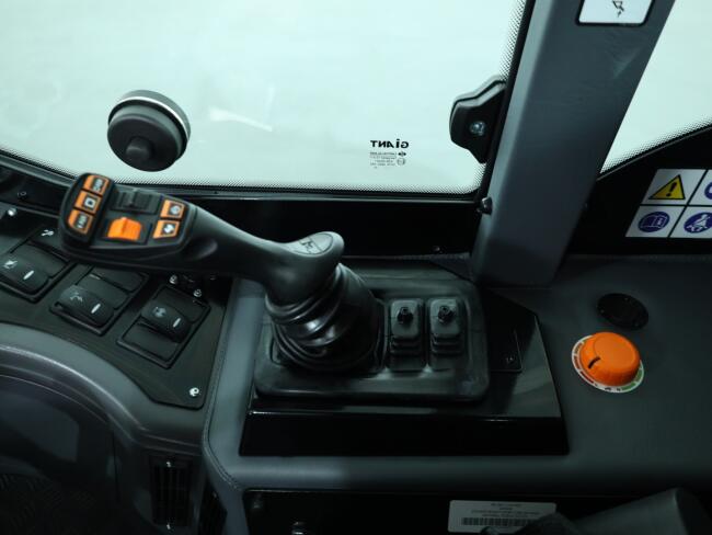 2026 Giant G3500 (Cabine) VV1529 | Wiellader | Mini Shovel